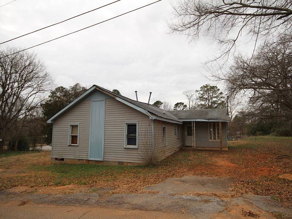 2nd image of 107 Russell St