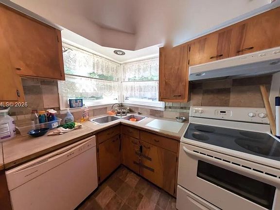 2nd image of 35 Hinshaw St