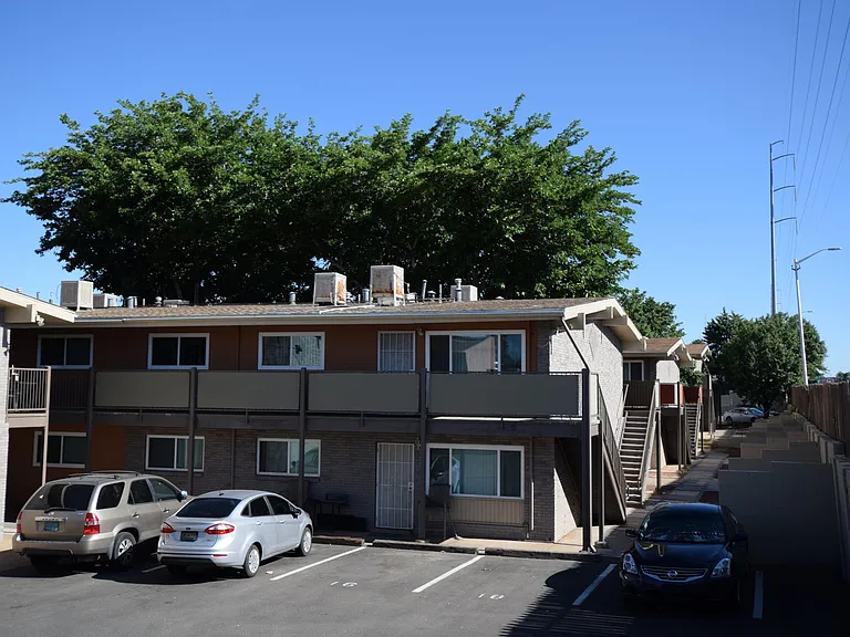 Spacious and Updated 2 Bed / 1 Bath Apt in the NE! — Photo 65