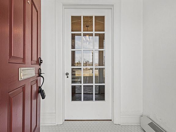 2nd image of 2157 Riverside Ave