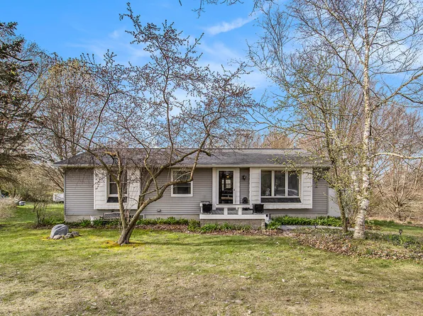 8268 Deerfield Rd, Blanchard, MI 49310
