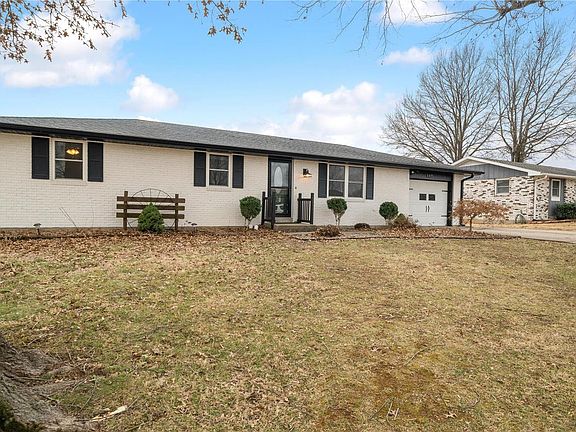 2nd image of 1435 Normandy Ln