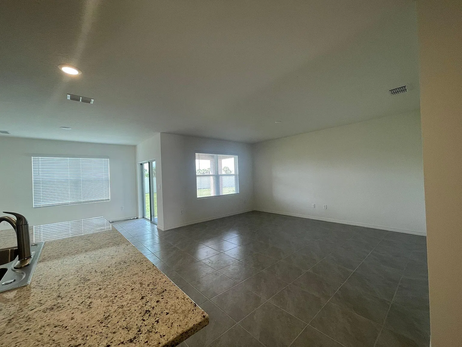 3 bed, 1756 sqft, $2,450 — Photo 3
