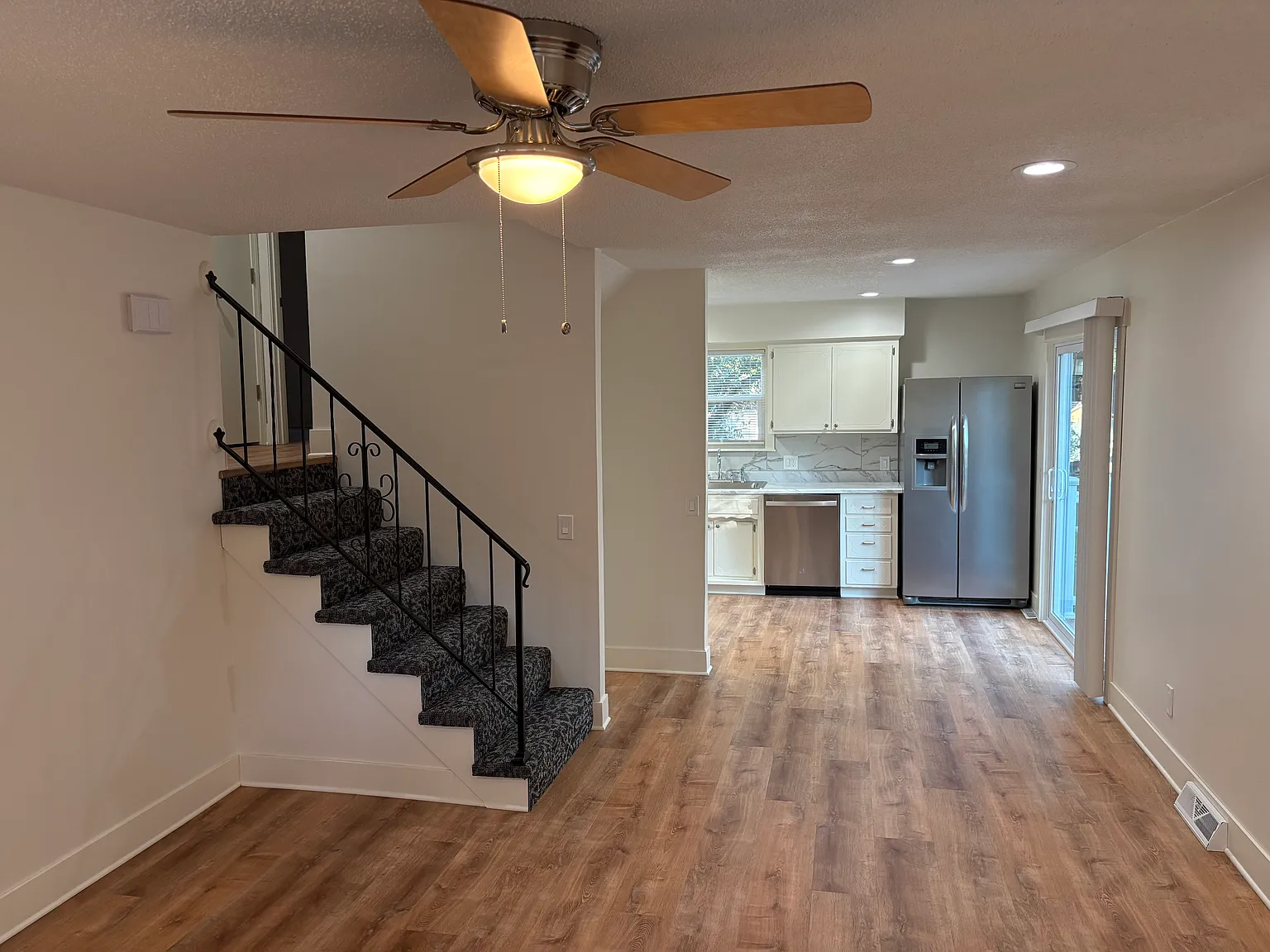 3 bed, 1500 sqft, $1,945 — Photo 2