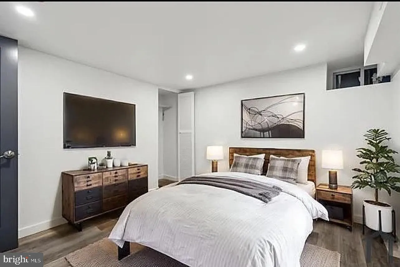 2 bed, 1.0 bath, 1050 sqft, $1,450 — Photo 3