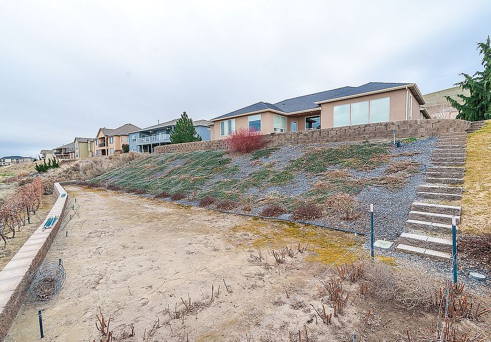 2nd image of 1738 Meadow Hills Dr