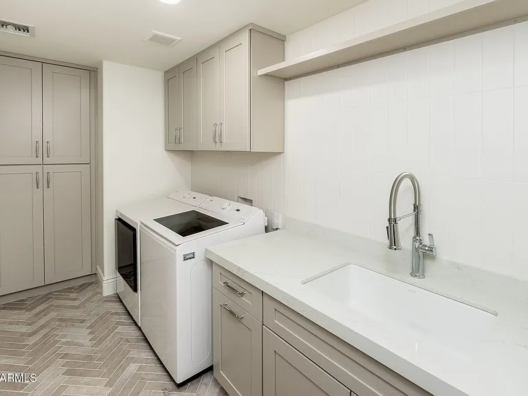4030 E Fairmount Ave — Photo 30
