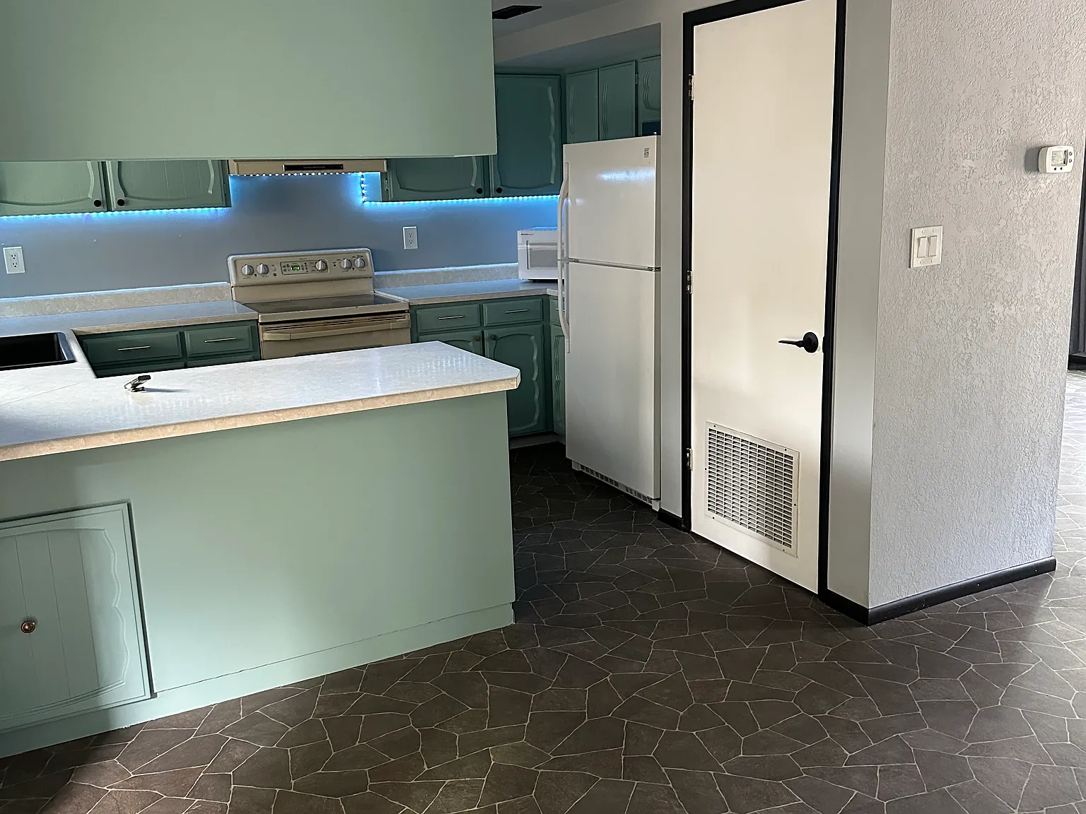 3 bed, 2.5 bath, 1200 sqft, $1,850 — Photo 4
