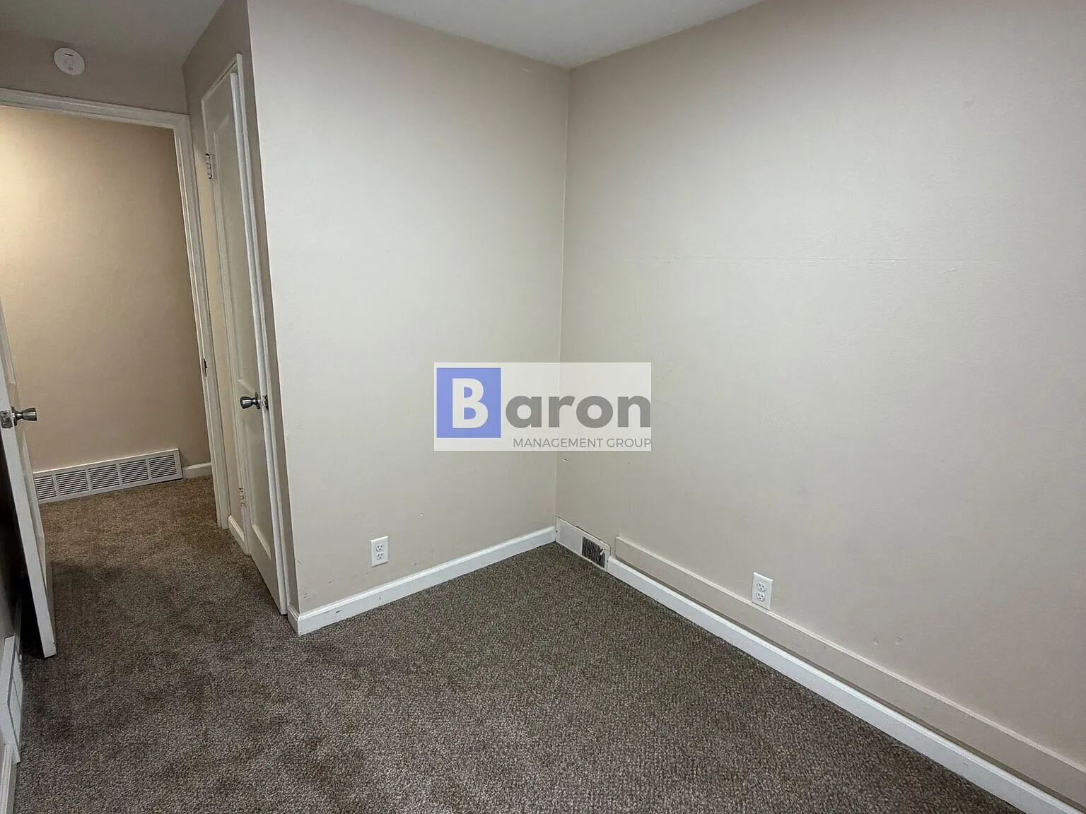 1129 Roosevelt St — Photo 2