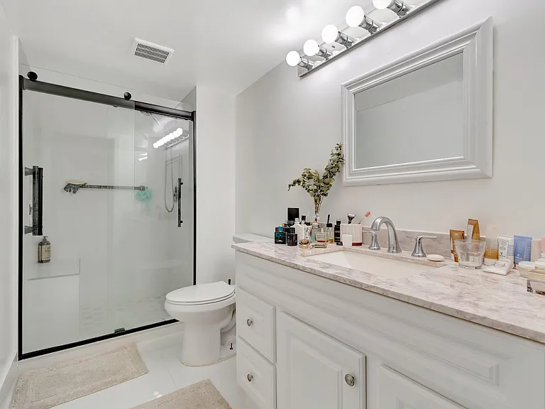 14723 Cumberland Dr #404B — Photo 17