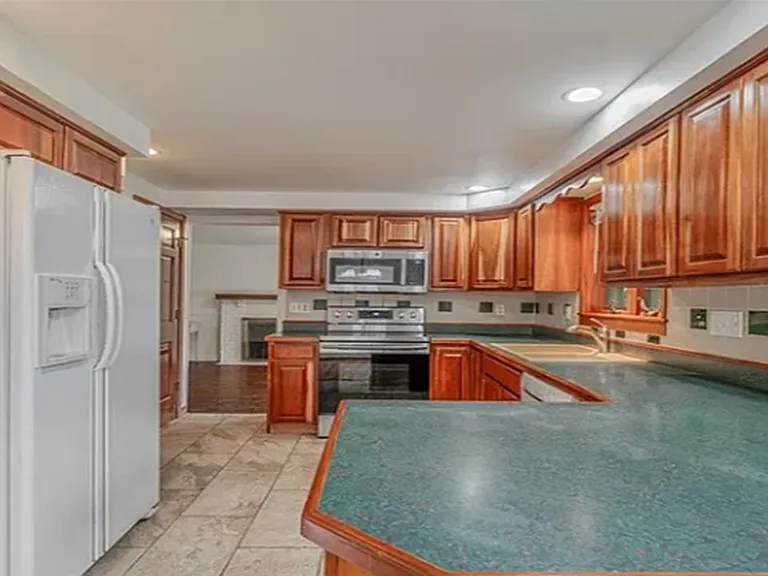 200 Spartan Dr — Photo 6