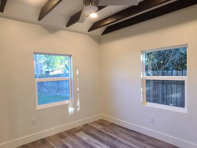 1402 Clara Ln — Photo 16