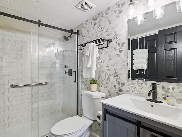 8902 W Loma Ln — Photo 6