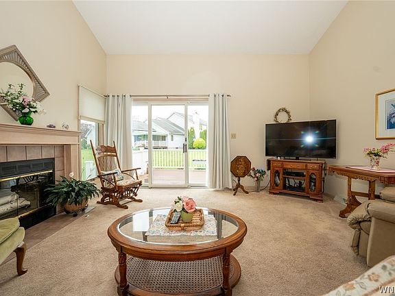 5th image of 17 Niagara Shore Dr #17
