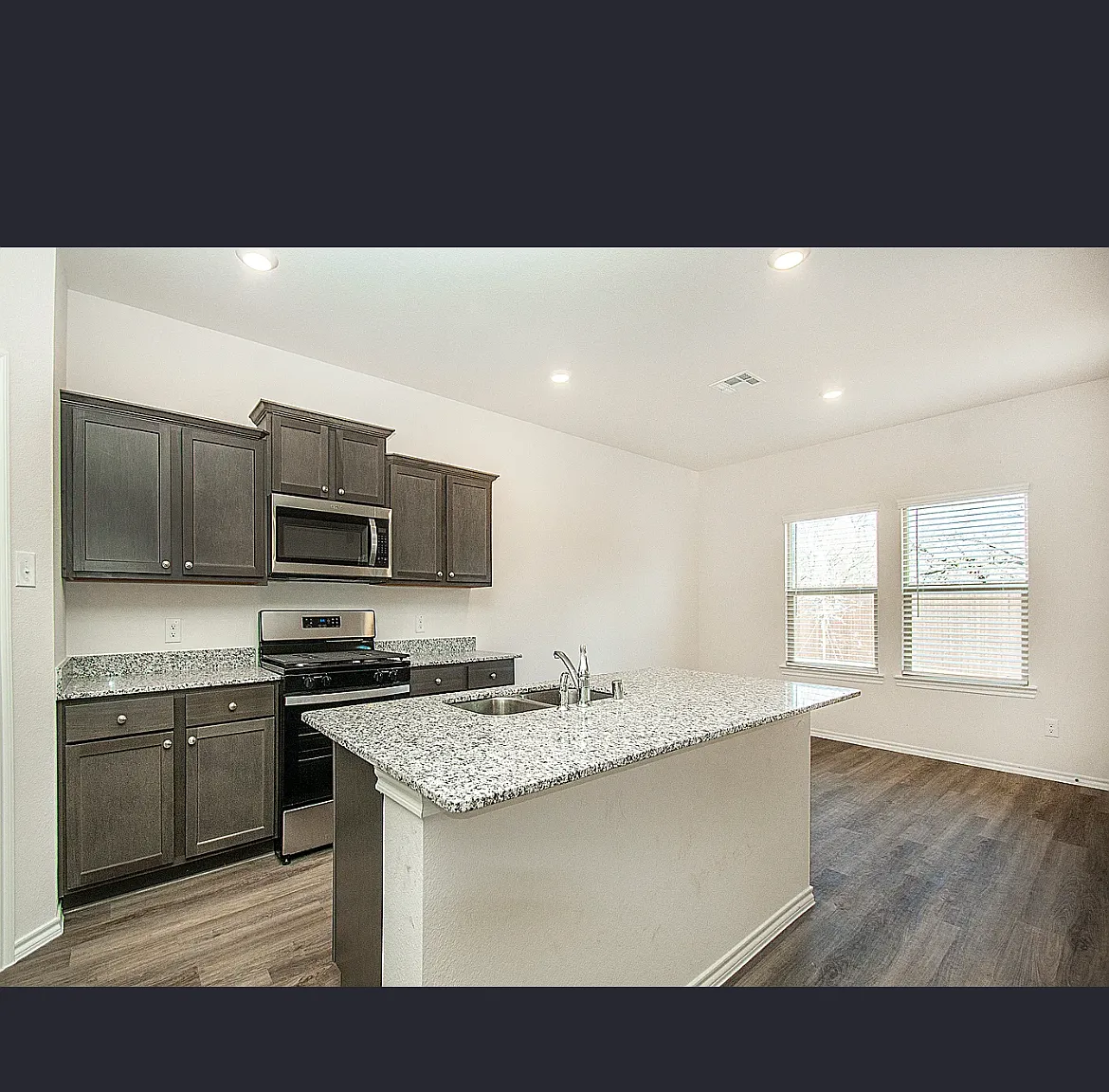 4 bed, 1977 sqft, $2,600 — Photo 1
