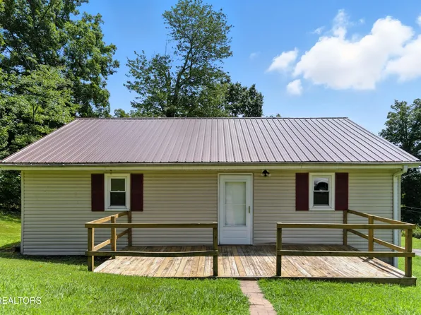 128 Barnes Ln, Strawberry Plains, TN 37871