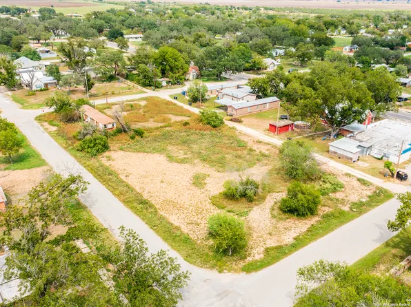 718 N san antonio street LOT 11-20, Sabinal, TX 78881