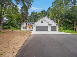 5804 Hunters Rdg, Fennville, MI 49408