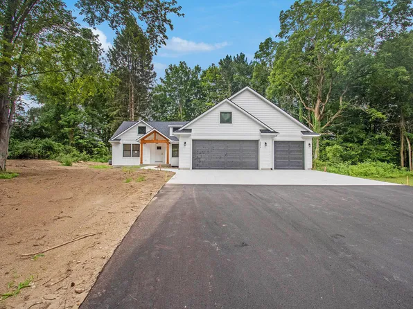 5804 Hunters Rdg, Fennville, MI 49408