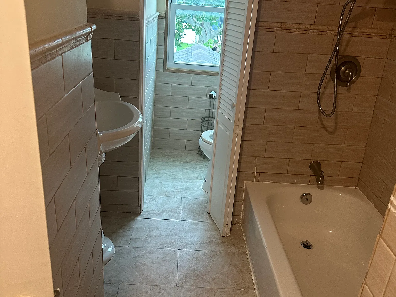 4 bed, 1197 sqft, $2,400 — Photo 4