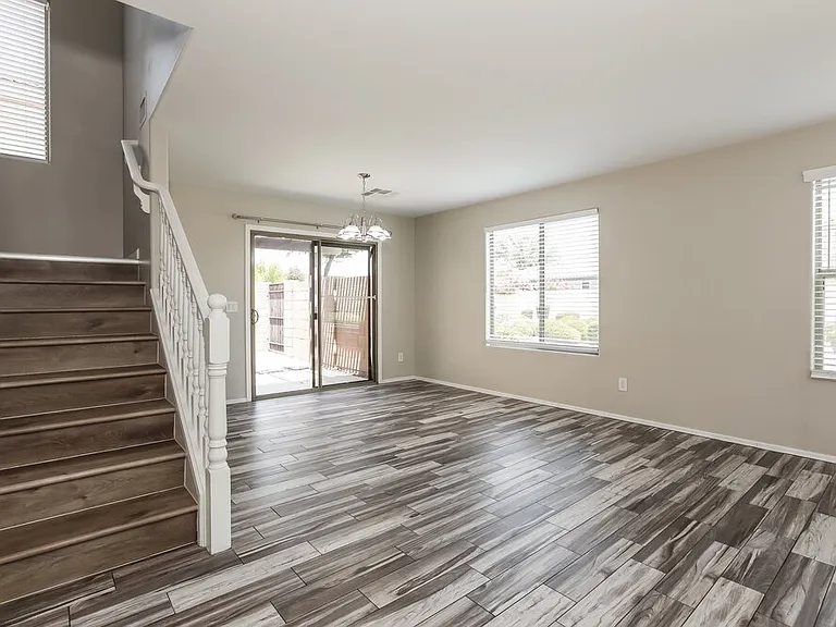 3348 E Franklin Ave — Photo 4