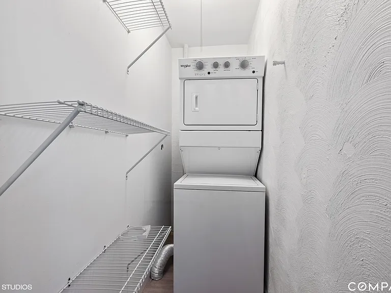 2335 W Superior St #3F — Photo 8