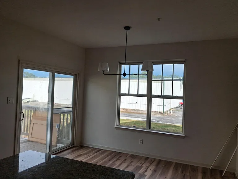 576 S Carlisle St — Photo 10