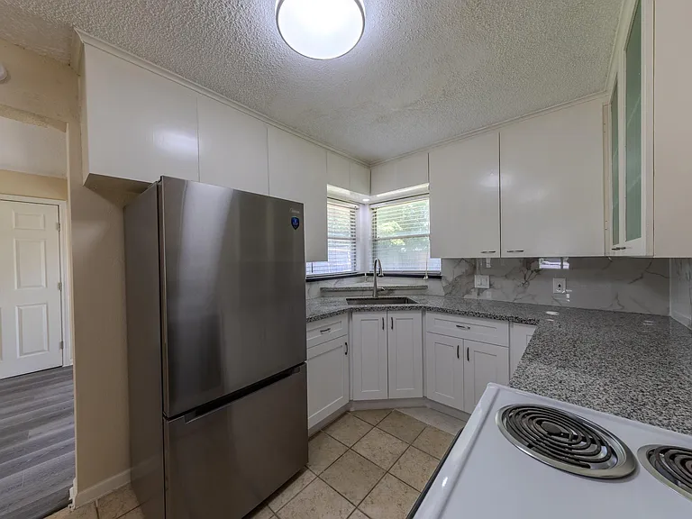 4710 Glenmont St — Photo 14