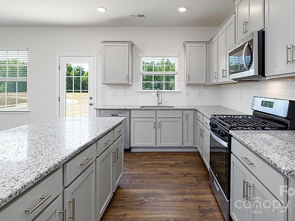 3rd image of 147 Giant Oak Ave
