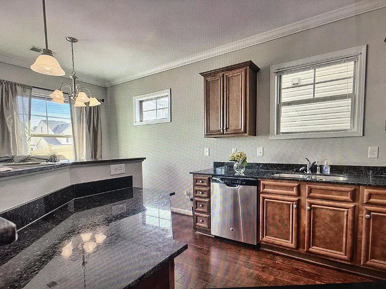 1012 Winter Way — Photo 7