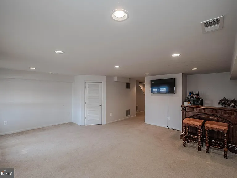 75 Spoon Sq — Photo 34