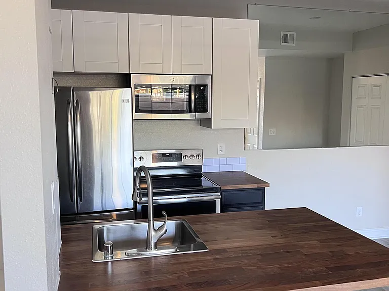 5122 S Jones Blvd #108 — Photo 32