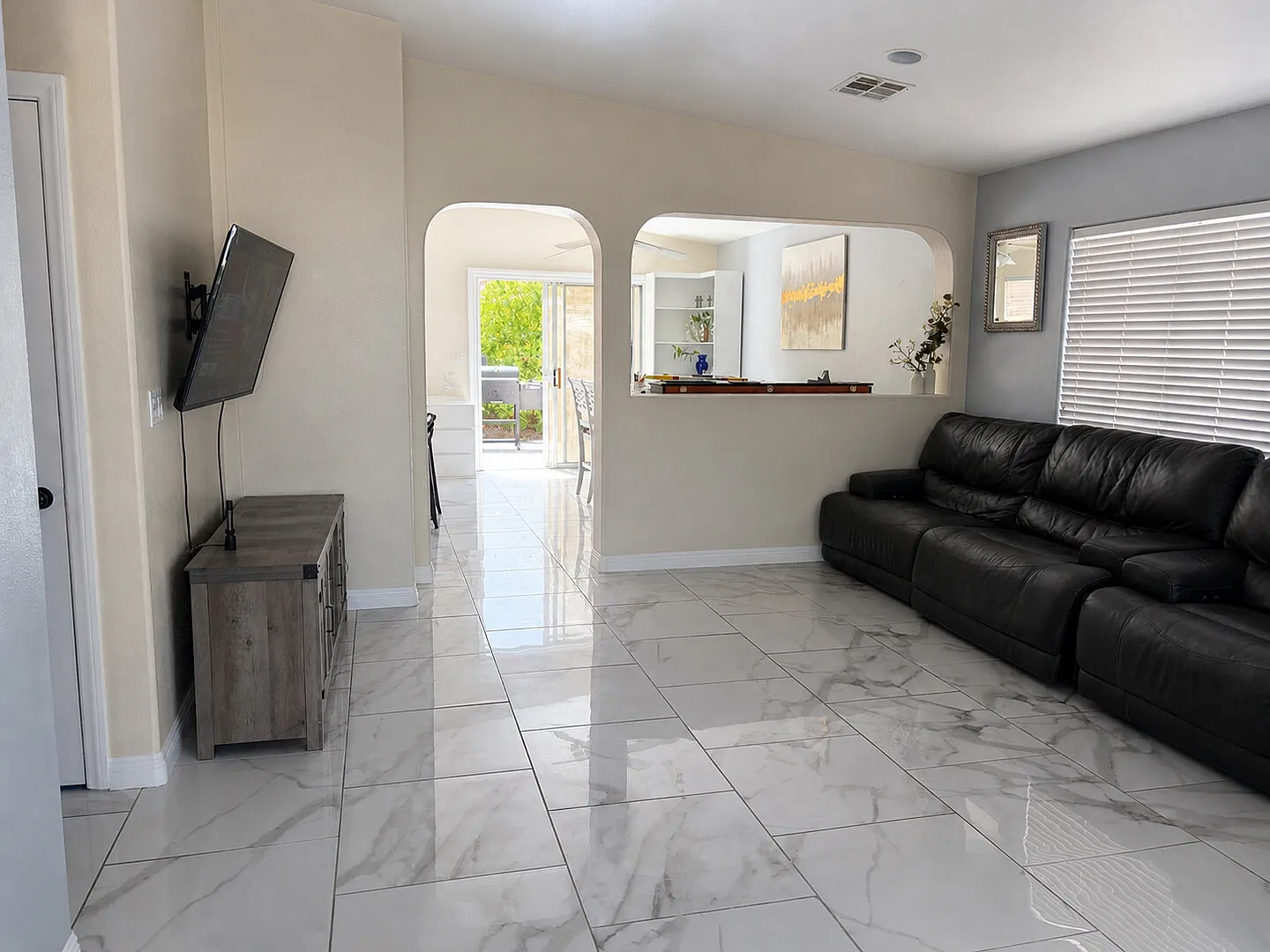 Gorgeous home located hill top over looking the Las Vegas Valley — Photo 3