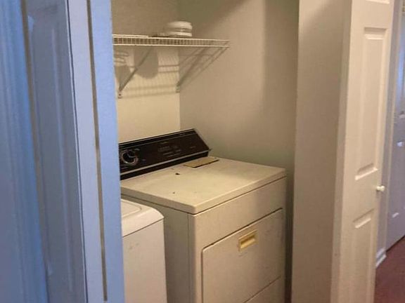 4th image of 920 Silver Ave
