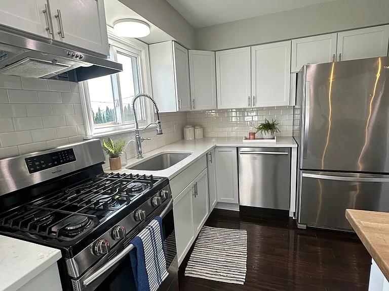 561 Eastwood Dr — Photo 10