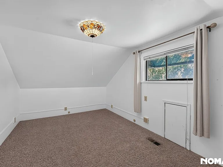 1600 Columbia St — Photo 16