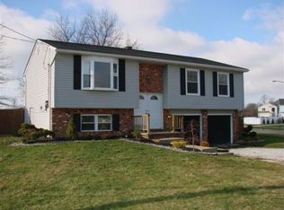 143 W Parkway Dr, Madison, OH 44057