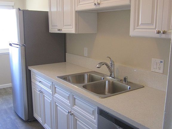 3rd image of 972 College Dr #4