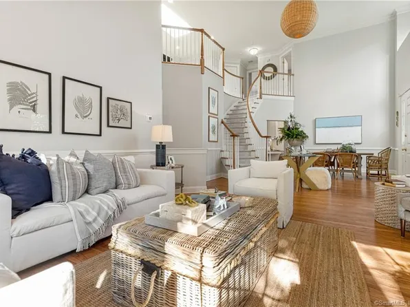 47 Regency Circle, Trumbull, CT 06611