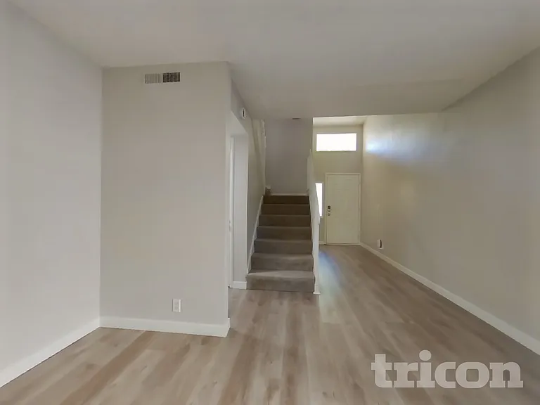 1107 Nadene Dr — Photo 2