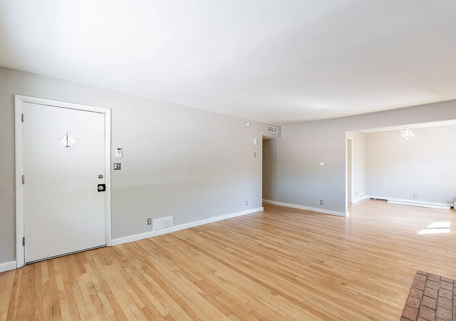 Charming 3-Bed Midtown Tucson Home with Retro Flair & Expansive Fenced Yard — Photo 4
