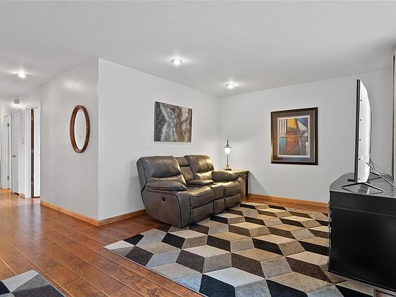5th image of 5391 Chatfield Dr