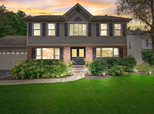 660 Brookstone Rd, Grayslake, IL 60030