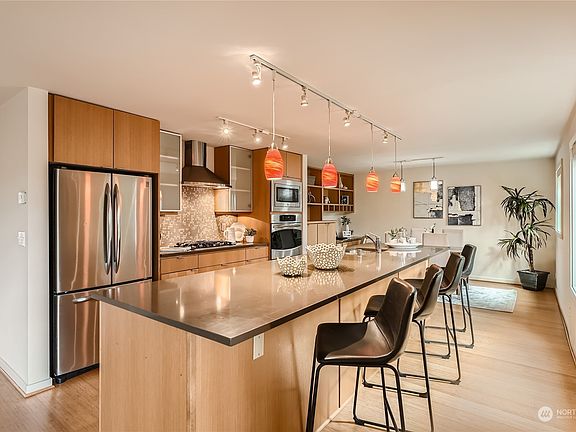 3rd image of 9951 NE Lake Washington Boulevard #37