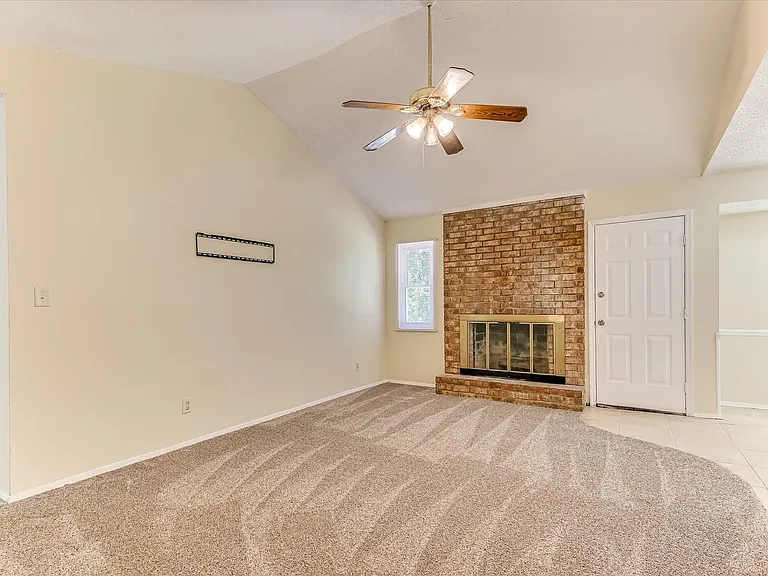 4532 Hillside Dr — Photo 7