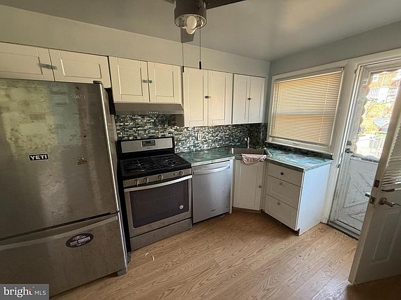 3rd image of 830 Reverdy Rd