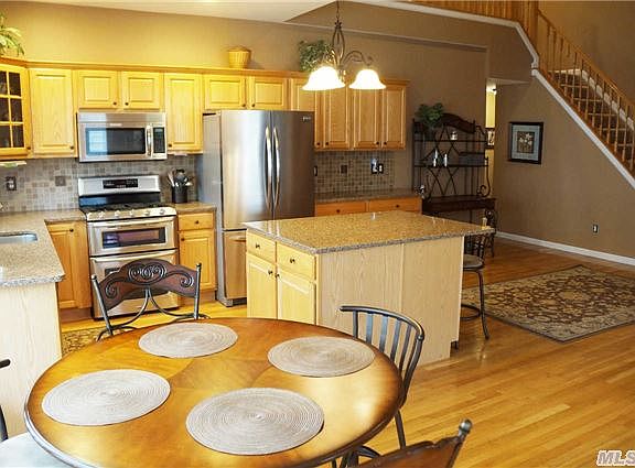 5th image of 50 Meadow Pond Cir