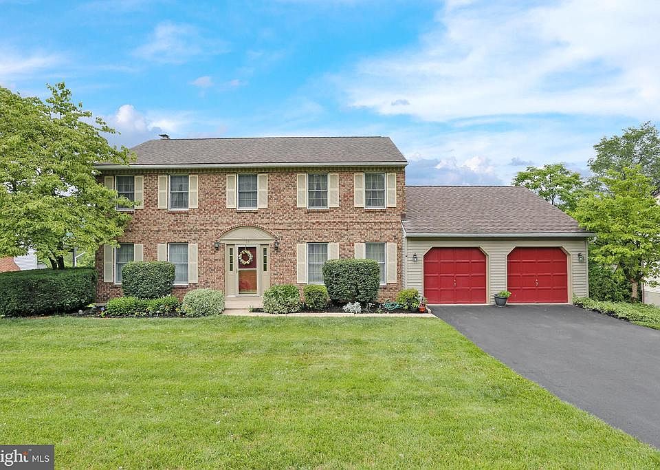 1st image of 15 Estates Dr