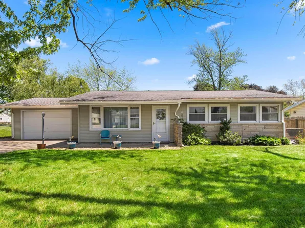 110 Bess St, Washington, IL 61571