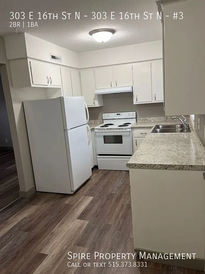 large 2br apartment in quiet Newton neighborhood — Photo 1